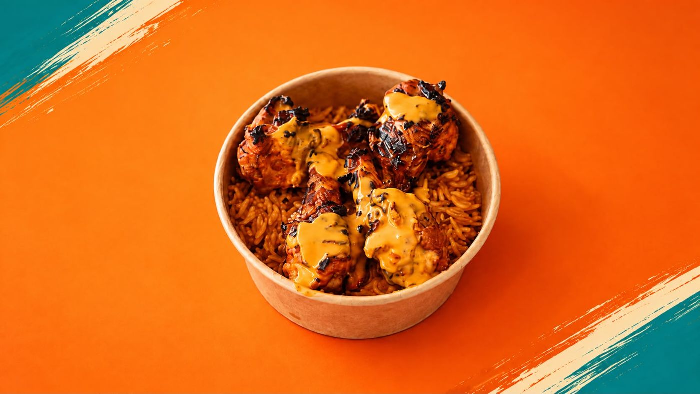 Grilled chicken wings on rice with a creamy sauce
